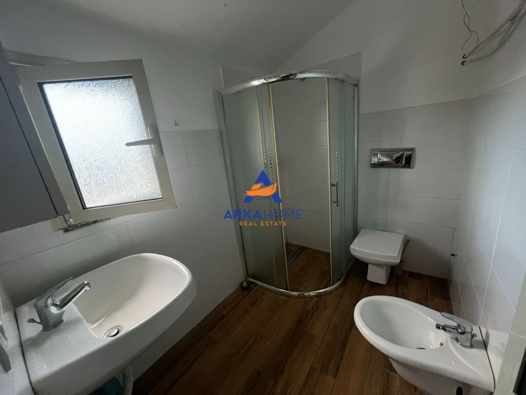 APPARTAMENTO IN AFFITTO 2+1+BALCONE+PARCHEGGIO "CITTÀ STUDENTI, EX SCUOLA FLABINA" 48.000 LEKE