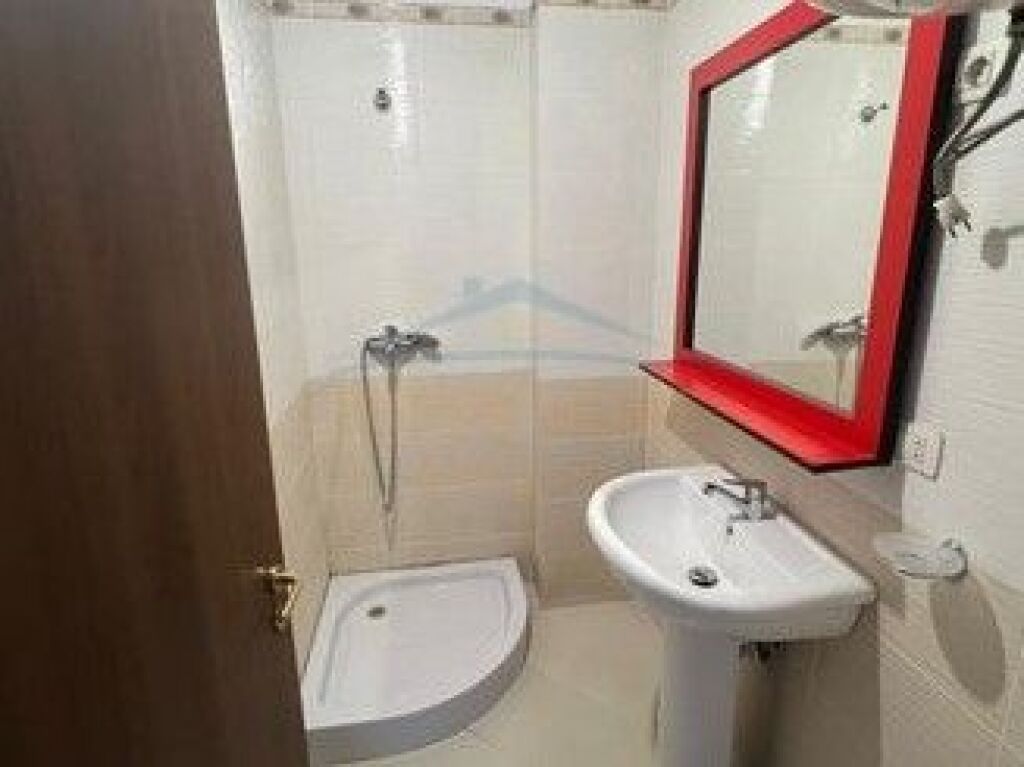 Qira, Apartament 2+1+2 , Rruga Petrela , Tirane.