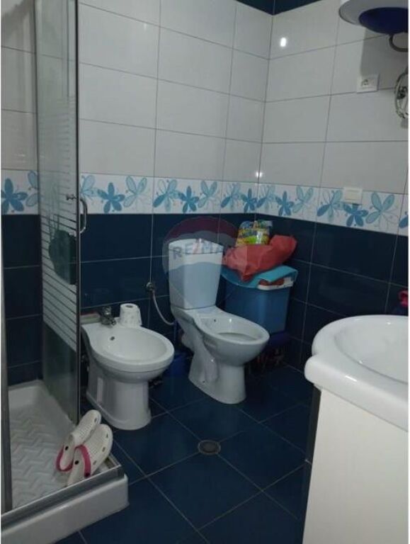 Shitet apartament 2+1 në Yzberisht