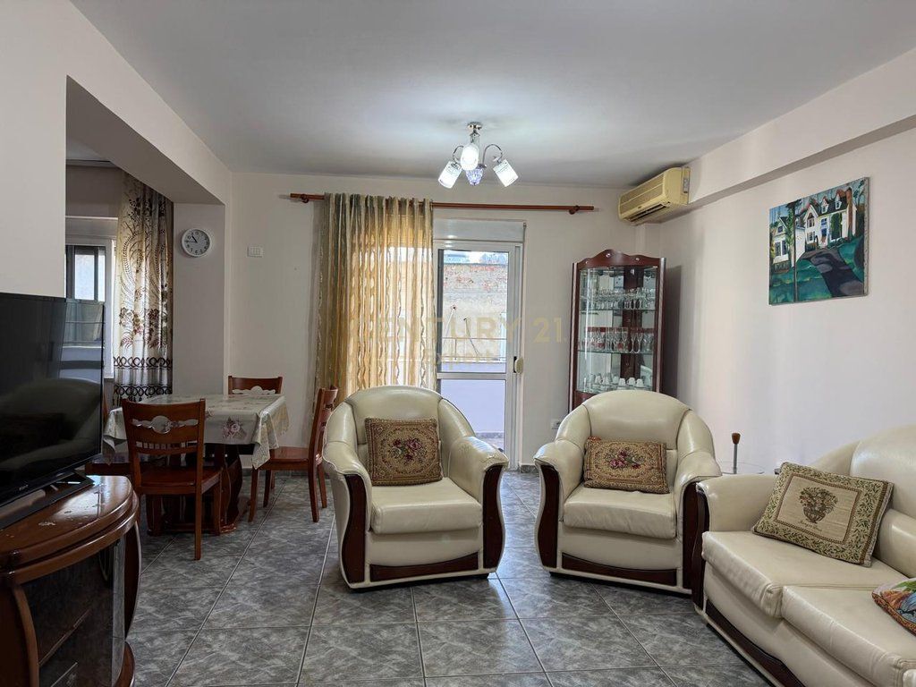 Jepet apartament 1+1 me qira në Ish-Bllok 600 € /Muaj