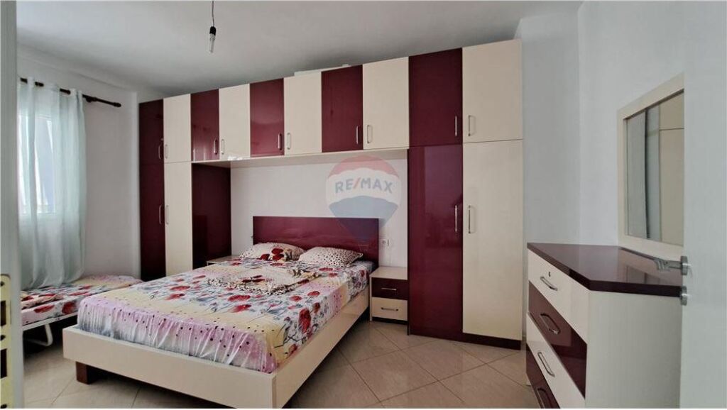 Apartament 1+1 (përfshirë një garazh të mbyllur) ne shitje,Lungomare,Vlore