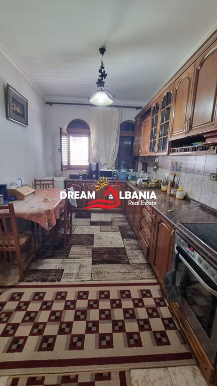Jepet me Qera kati i 3-të i një Shtëpie Private, Rruga 5 maji ne Tirane (ID 4251436)