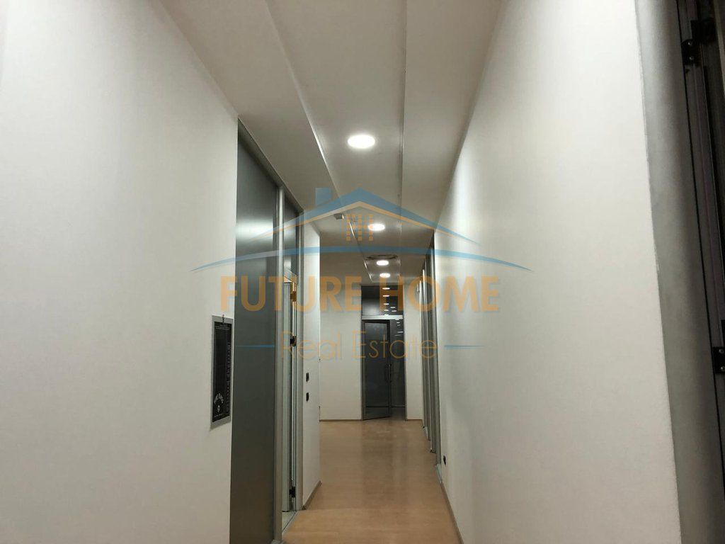 Rent, Office space, Deshmoret e Kombit Boulevard