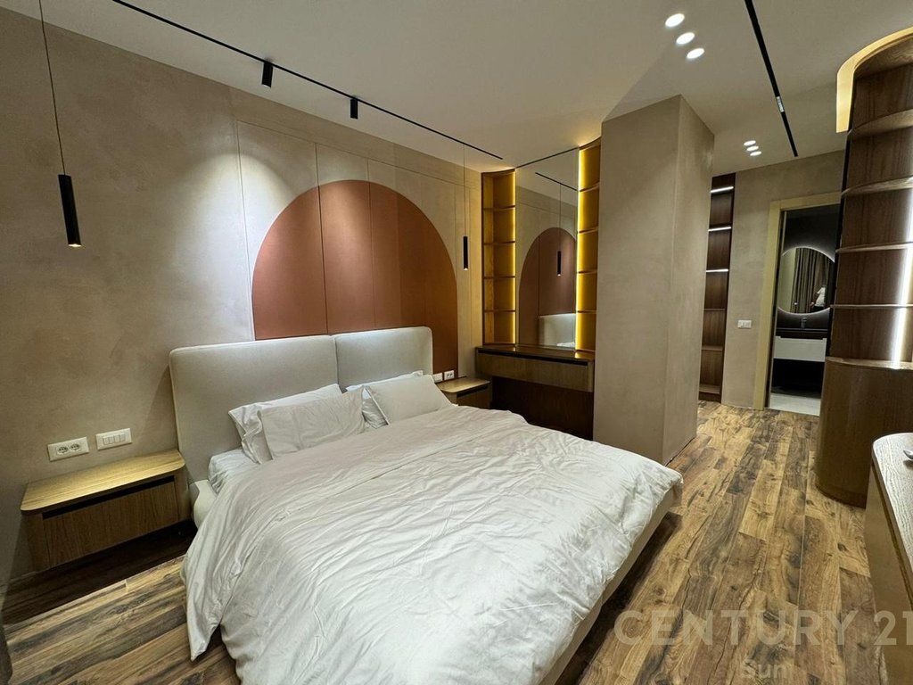 APARTAMENT PER SHITJE 2+1+2+2 POSTE PARKIMI TE KOMPLEKSI DELIJORGJI! 525,000 €
