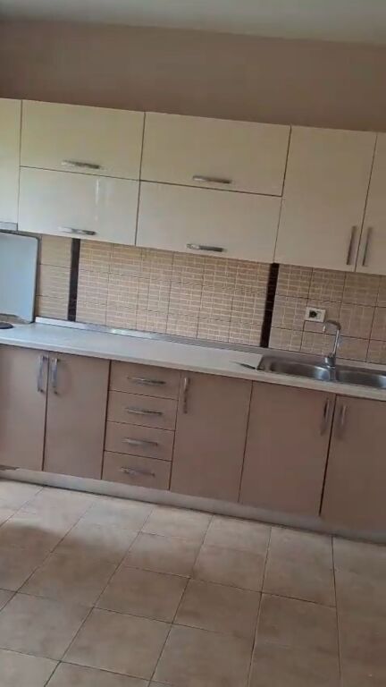 Eskluzive, Jepet me qera apartament 3+1 ne Paskuqan