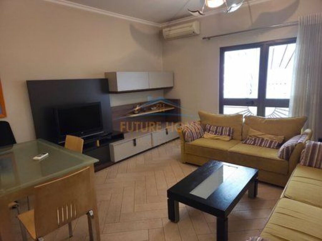 Shitet, Apartament 1+1, Rruga Tefta Tashko Koço, Tiranë.
