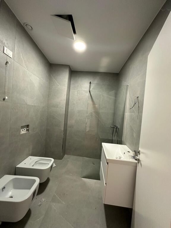 🏡 JEPET ME QIRA – APARTAMENT 2+1 TEK LAKE VIEW RESIDENCE | LIQENI ARTIFICIAL 🌅🏢