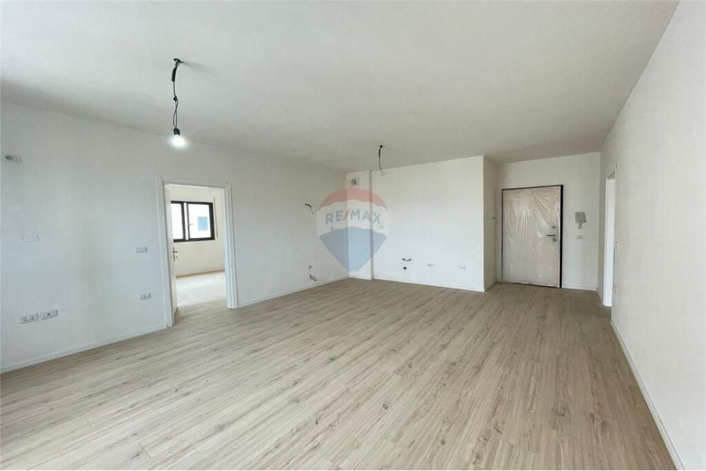 🏢 Apartment 2+1 for Sale – near Bar Urban, Transballkanike, Vlora