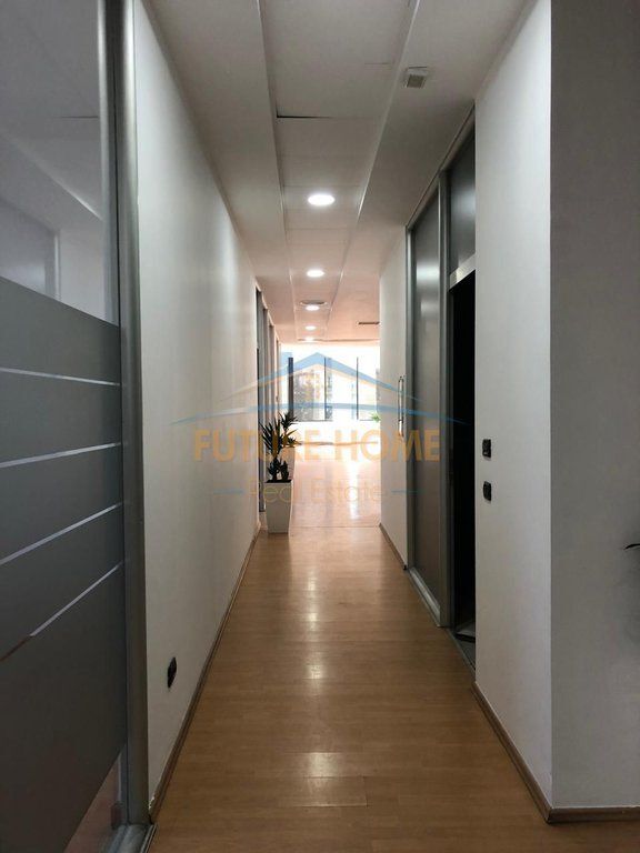 Rent, Office space, Deshmoret e Kombit Boulevard