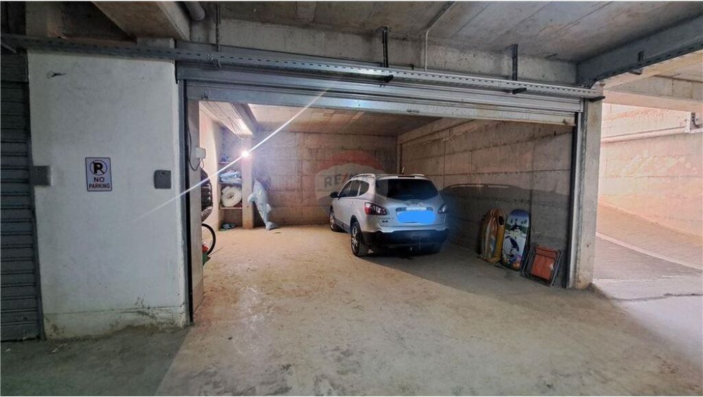 Apartament 1+1 (përfshirë një garazh të mbyllur) ne shitje,Lungomare,Vlore
