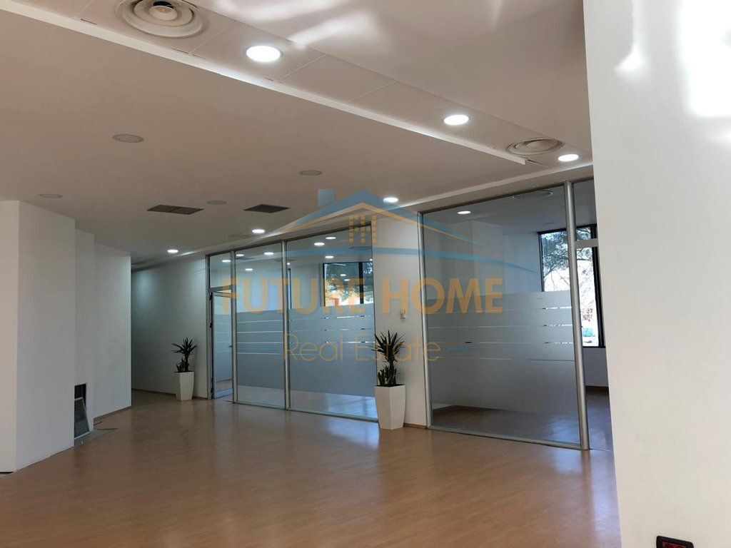 Rent, Office space, Deshmoret e Kombit Boulevard