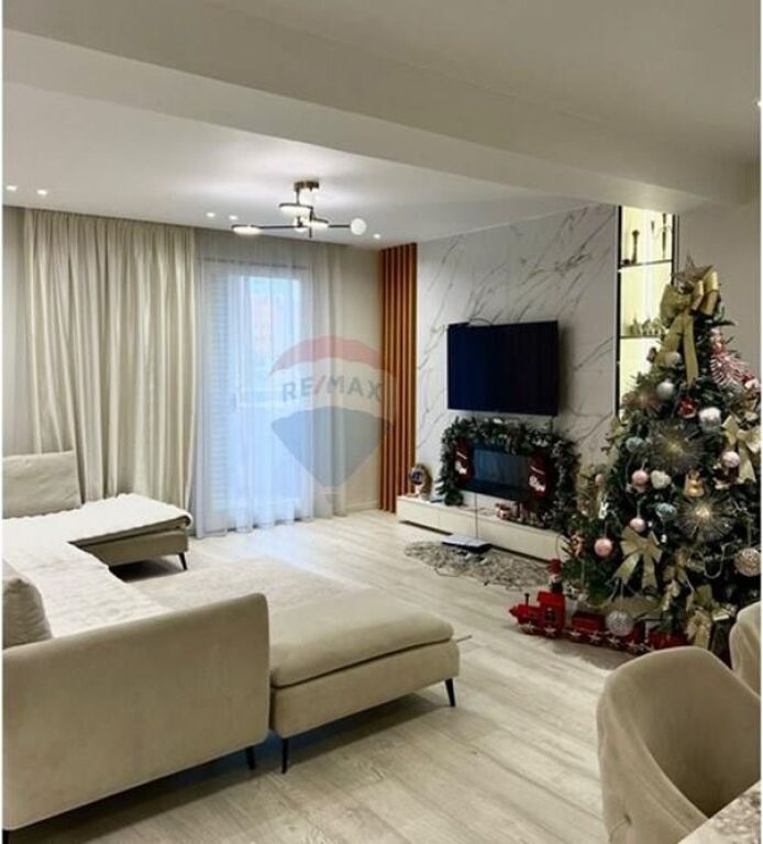 Shitet apartament 2+1+2 pranë Stadiumit Dinamo