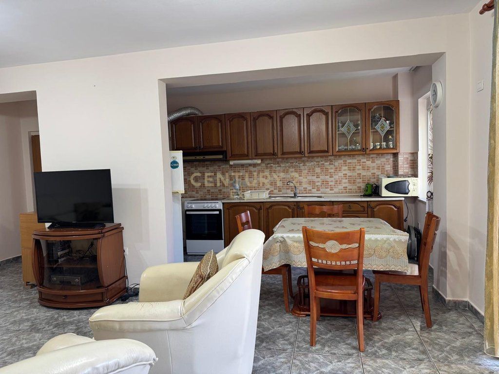 Jepet apartament 1+1 me qira në Ish-Bllok 600 € /Muaj