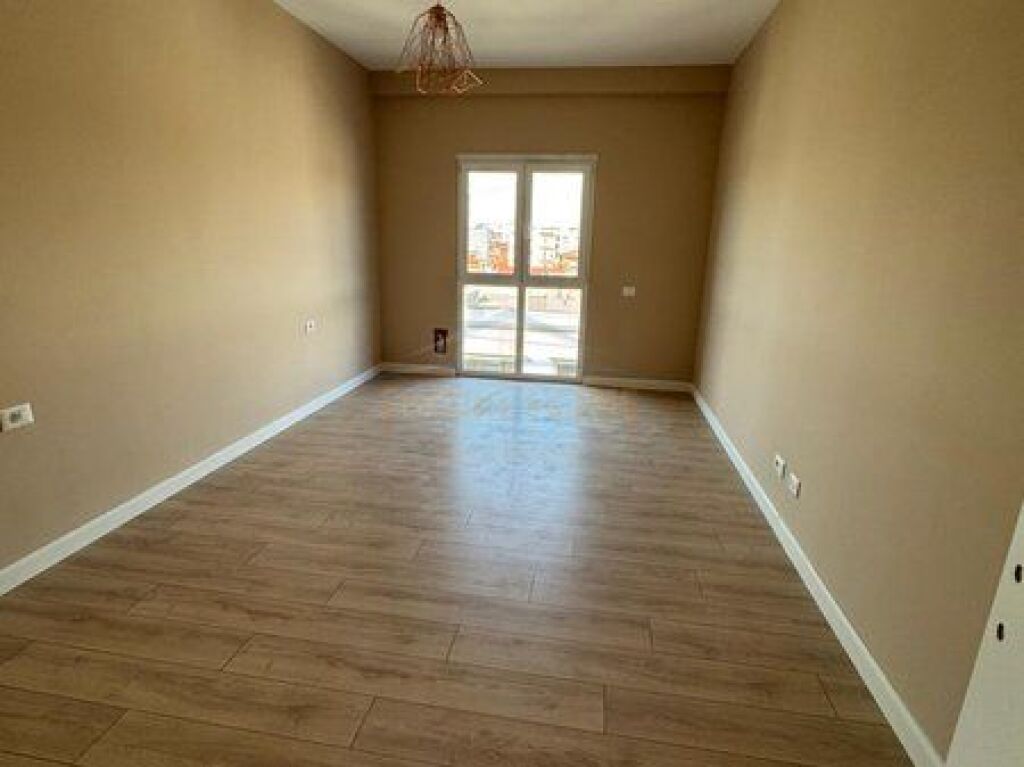 Shitet, Apartament 1+1, Sauk, Porta Tirana e Re, Tiranë.