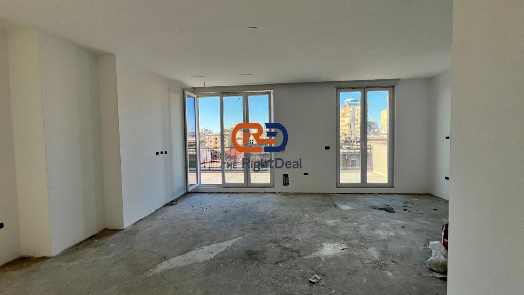 Prane Tregut Elektrik ,Shitet Apartament 2+1+2 Me Verande Dhe Pamje Fantastike!!!