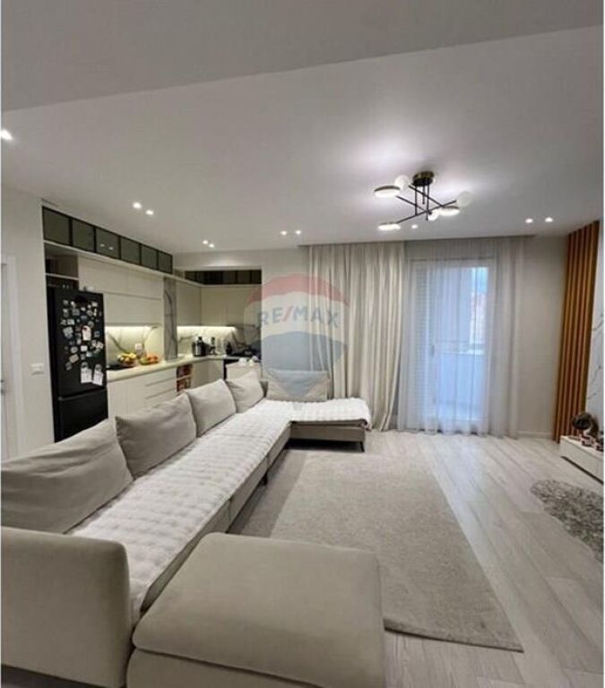 Shitet apartament 2+1+2 pranë Stadiumit Dinamo