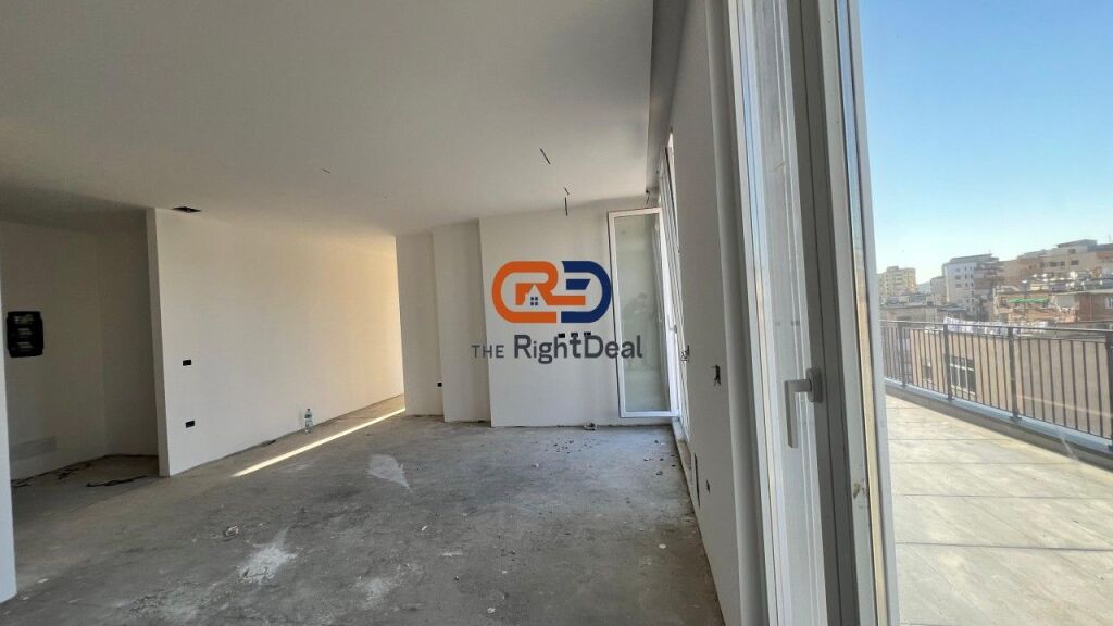 Prane Tregut Elektrik ,Shitet Apartament 2+1+2 Me Verande Dhe Pamje Fantastike!!!