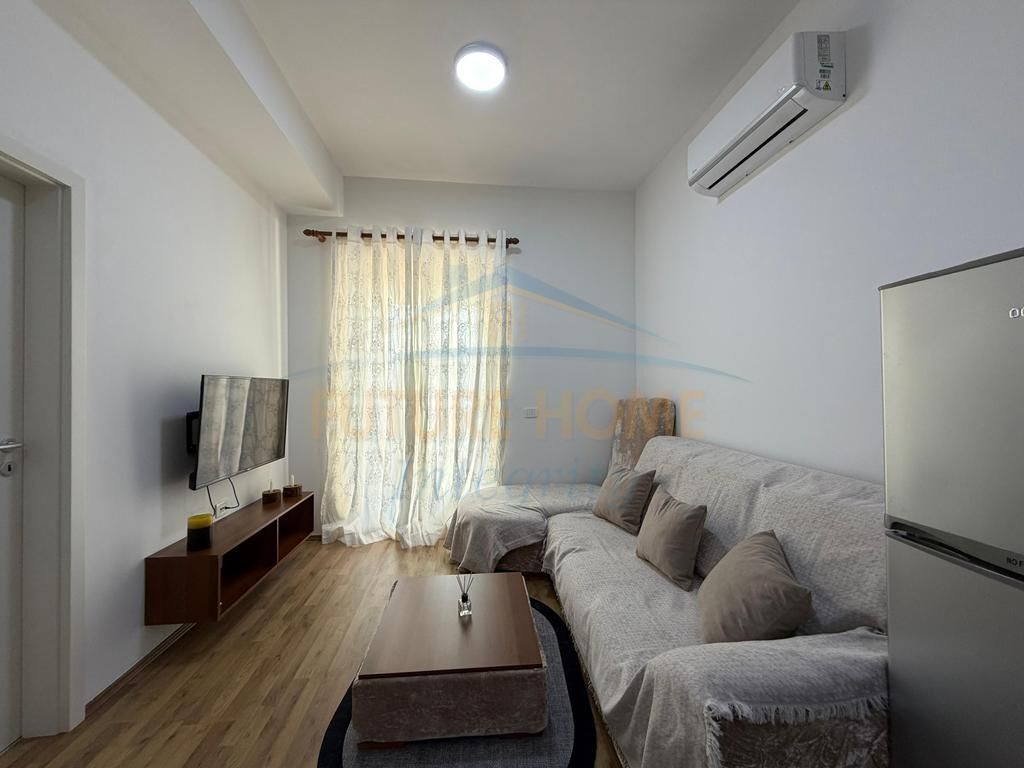 Affitto, Appartamento 1+1, Complesso Mangalem 21, Tirana.