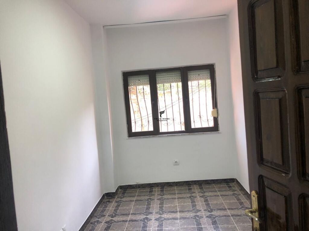 OFFICE FOR RENT 121 M2 KAVAJES STREET 65,000 LEKE