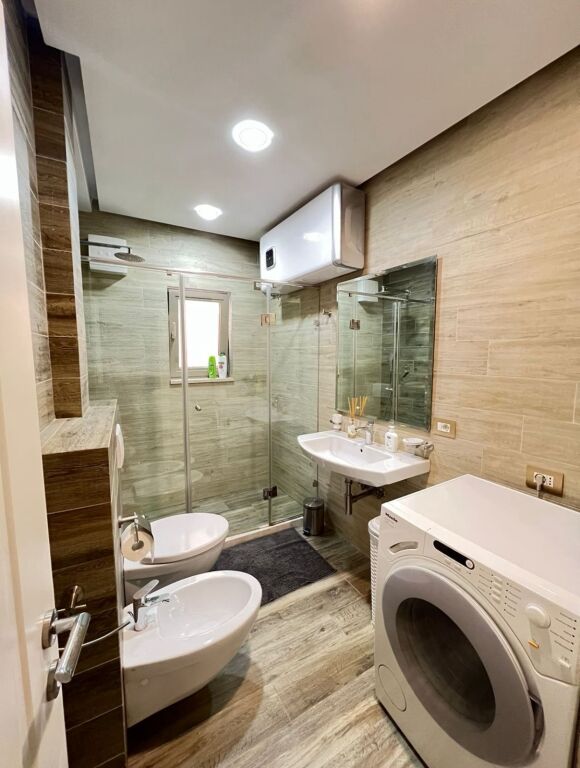🏡 Affittasi – Appartamento 2+1  📍 Posizione: Via Bardhok Biba💶 Prezzo: 1000 Euro/mese