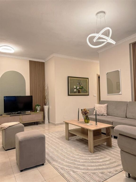 APARTAMENT ME QERA 2+1 ISH FUSHA AVIACIONIT 1100 EURO