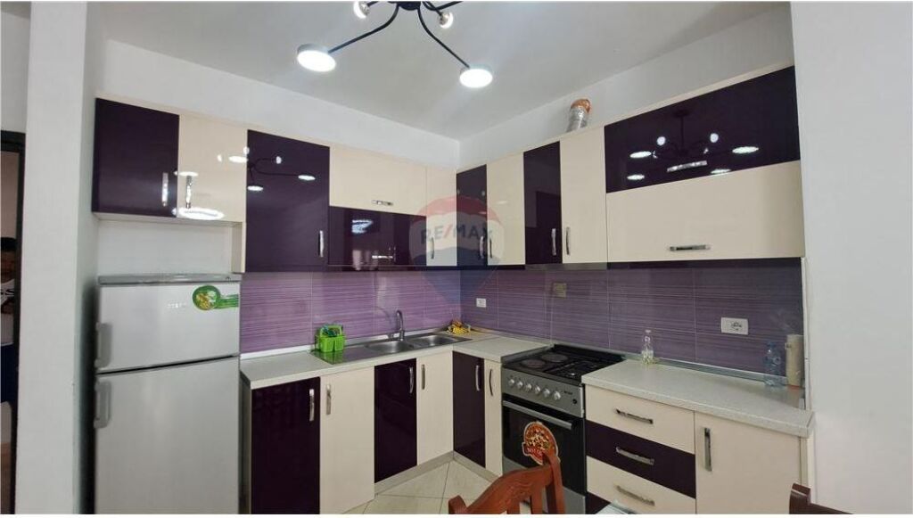 Apartament 1+1 (përfshirë një garazh të mbyllur) ne shitje,Lungomare,Vlore