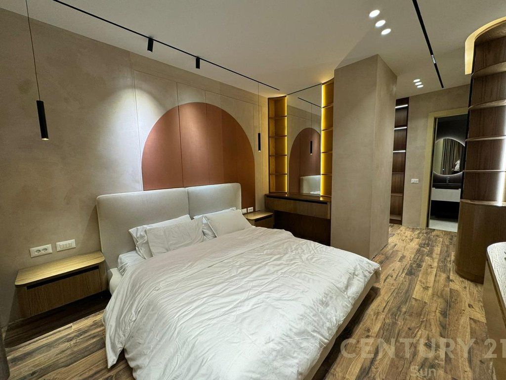 APARTAMENT 2+1+2 ME 2 POSTE PARKIMI PËR SHITJE TE Kompleksi Delijorgji