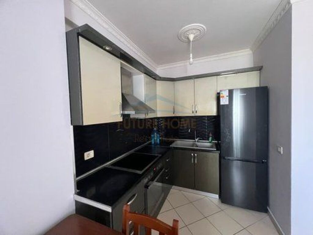 Qira, Apartament 2+1+2 , Rruga Petrela , Tirane.