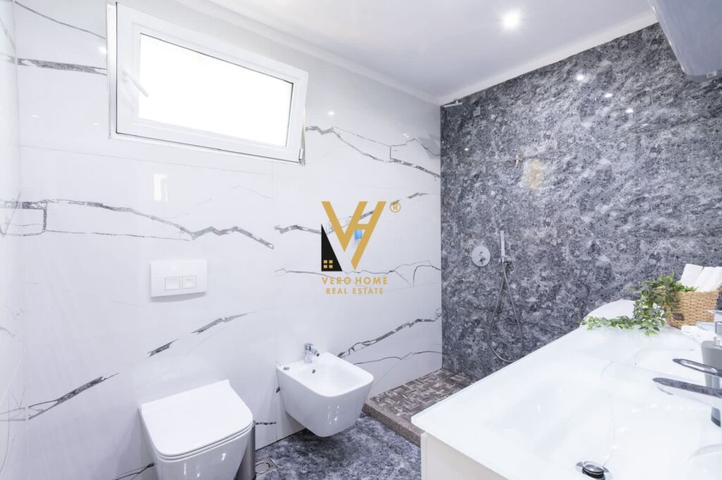 VENDESI APPARTAMENTO 2+1+2+BLK A ZOGU I ZI 260.000 EURO