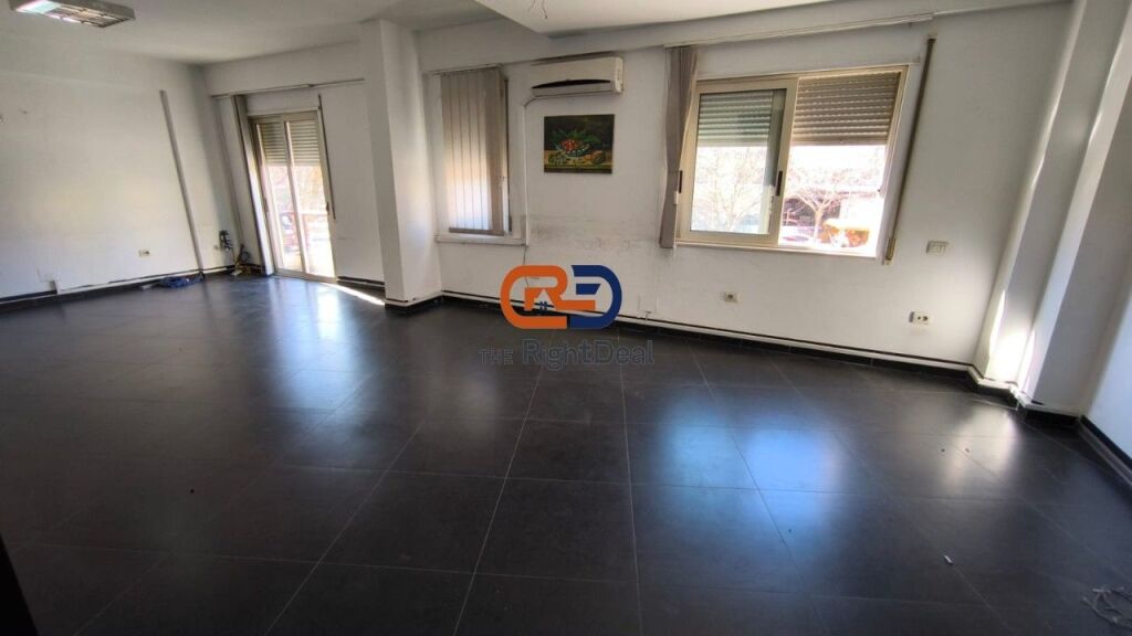 Ne Don Bosko, Jepet Me Qira Ambient Per Zyra Me Hyrje Te Dedikuar!!