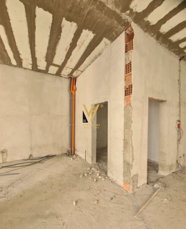 LOCALE COMMERCIALE IN VENDITA 120 M2 AL LAGO ASCIUTTO 270.000 EURO