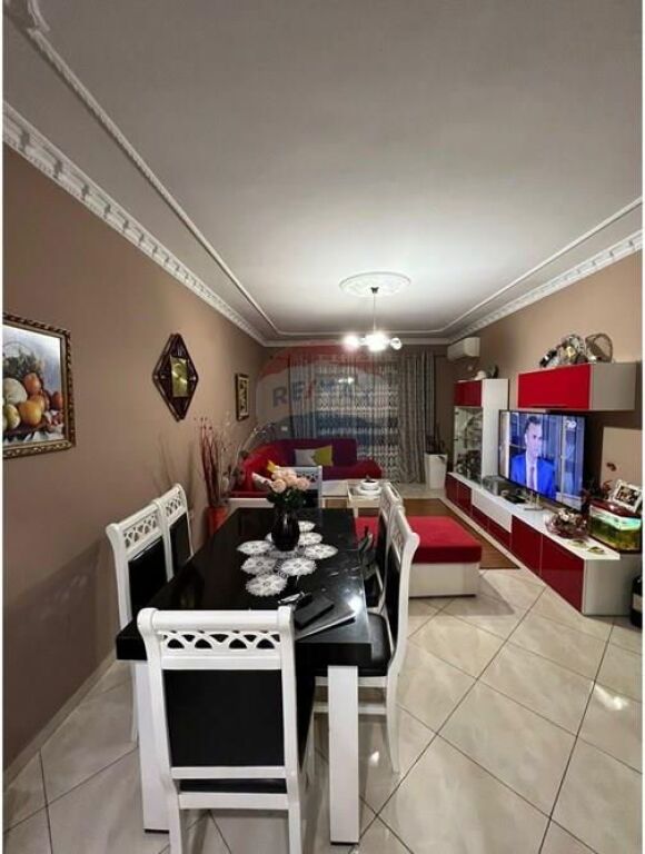 Shitet apartament 2+1 në Yzberisht