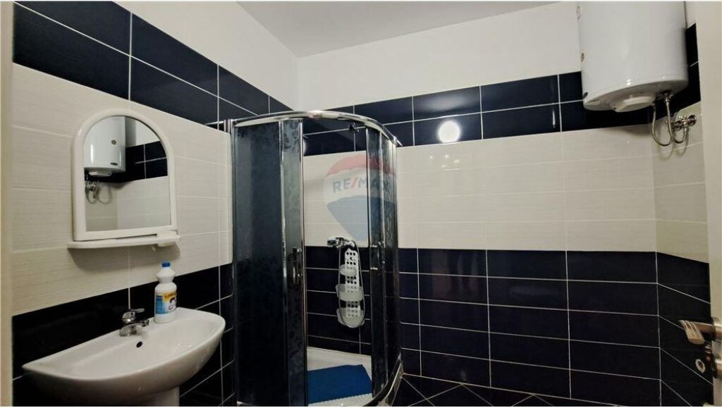 Apartament 1+1 (përfshirë një garazh të mbyllur) ne shitje,Lungomare,Vlore