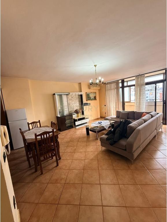 APARTAMENT 2+1 ME QIRA PERBALLE KOMPLEKSIT DELIJORGJI! 700 € /Muaj