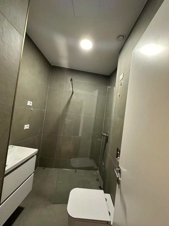 🏡 JEPET ME QIRA – APARTAMENT 2+1 TEK LAKE VIEW RESIDENCE | LIQENI ARTIFICIAL 🌅🏢