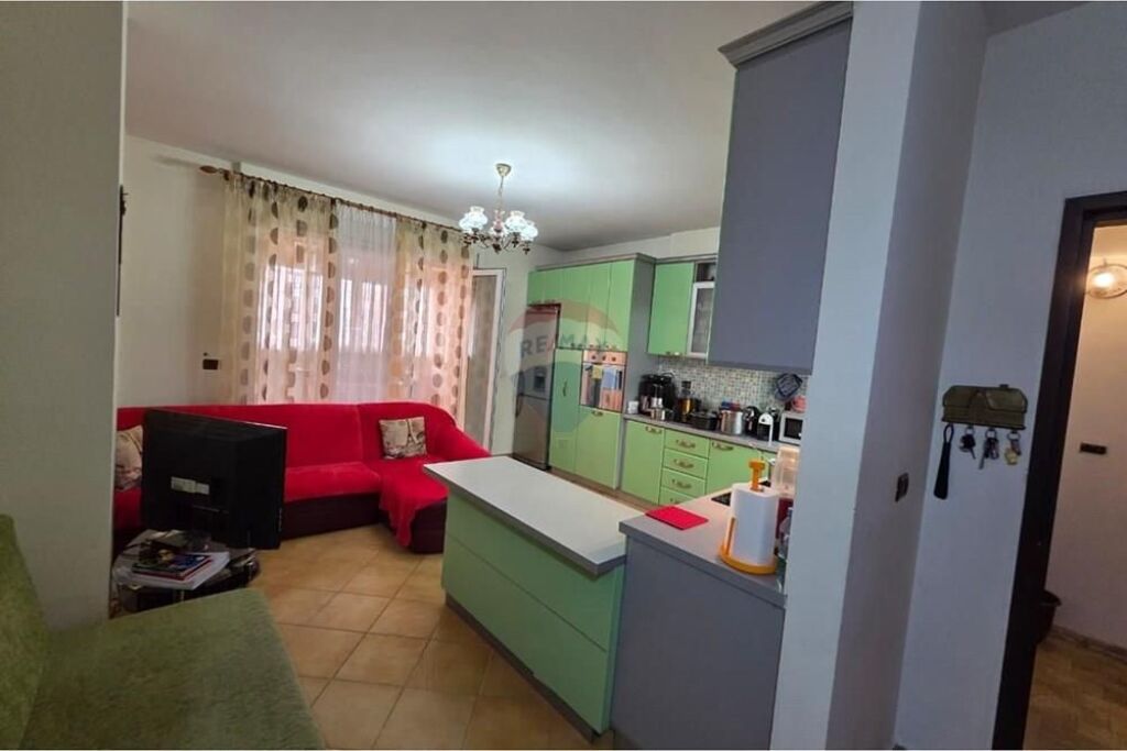 Apartament 1+1 per shitje tek Komuna e Parisit