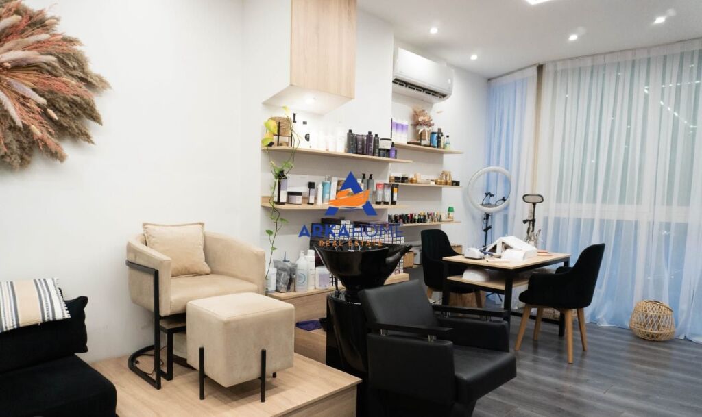 SHITET AMBIENT BIZNESI SALLON ESTETIK 38M2 "BULEVARDI ZOGU I PARE , PERBALL MARTENITETIT GERALDIN" 17.000 EURO
