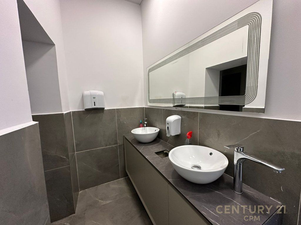 Ambient Per Qira Ne Bllok! 7,300 € /Muaj