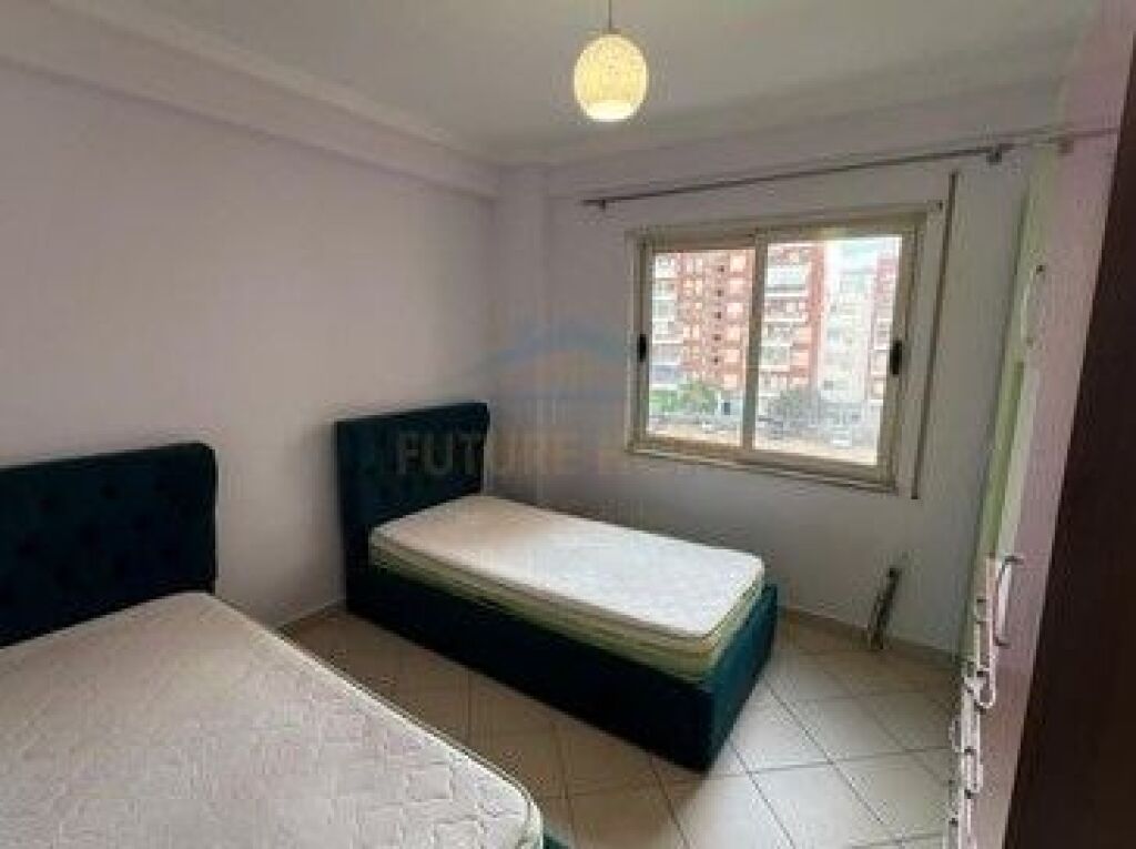 Qira, Apartament 2+1+2 , Rruga Petrela , Tirane.