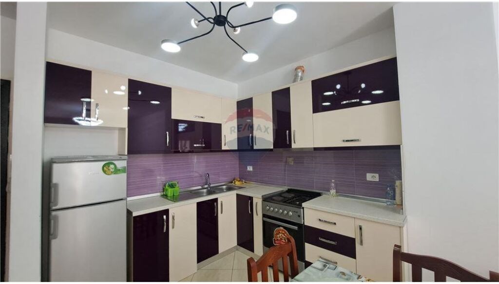 Apartament 1+1 (përfshirë një garazh të mbyllur) ne shitje,Lungomare,Vlore