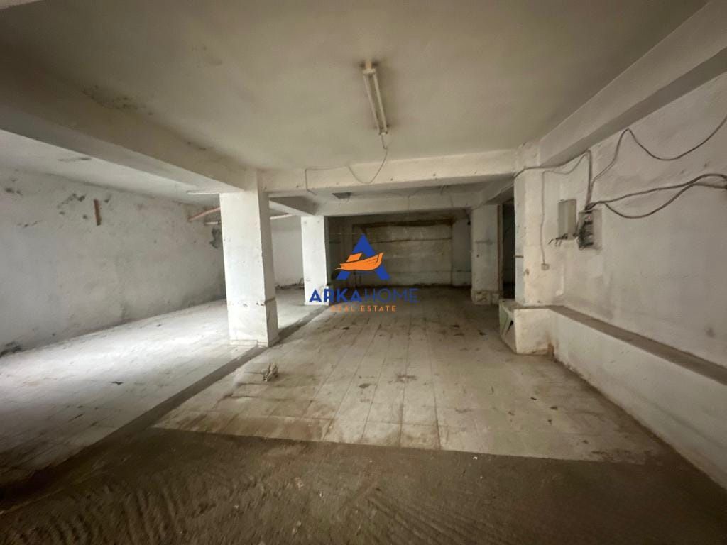 LOCALE COMMERCIALE IN AFFITTO 130M2 "PRAEN SQUARE 21" 1100 EURO