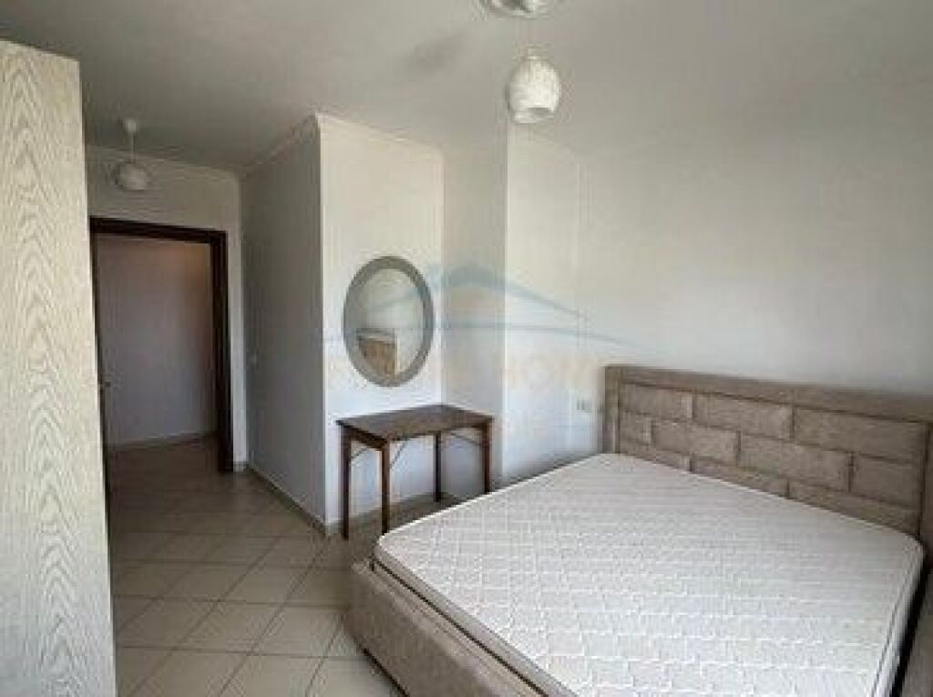 Qira, Apartament 2+1+2 , Rruga Petrela , Tirane.