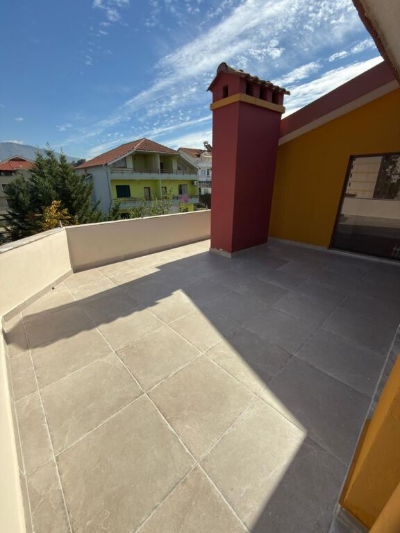 AMBIENT BIZNESI ME QERA 500 M2 VILAT GJERMANE 5300 EURO