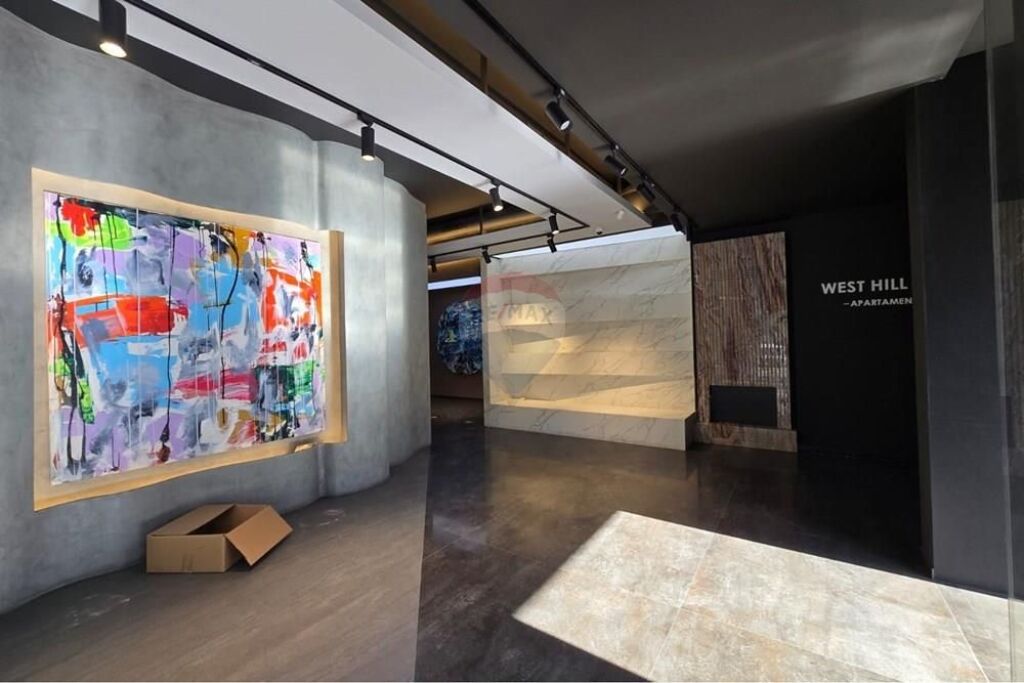 Showroom in affitto in Via Sulejman Delvina