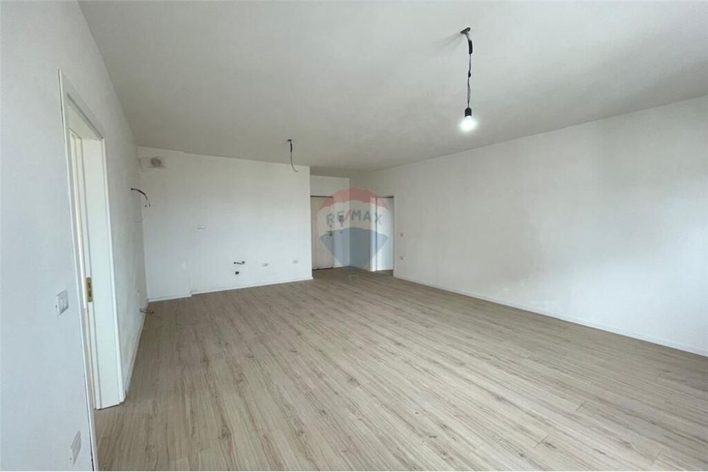 🏢 Apartment 2+1 for Sale – near Bar Urban, Transballkanike, Vlora