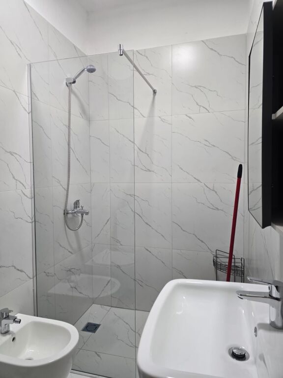Apartament 1+1+parkim me qira te Mine Peza