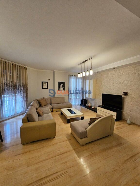 Jepet me qira apartament 2+1+2 tek 21 Dhjetori