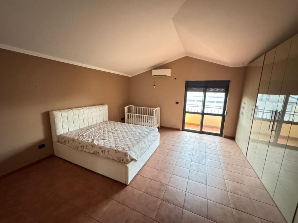 Apartament Në Shkozet Me Oborr dhe Verandë