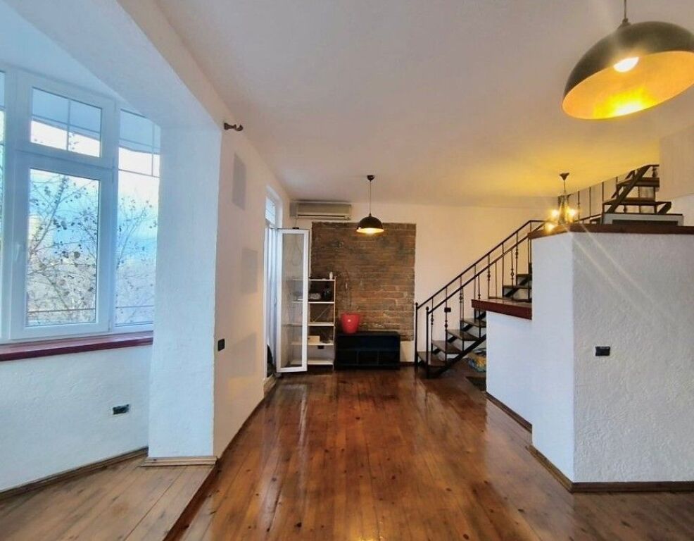 Duplex 2+1+2 Për Shitje në Ish Bllok, Pallatet Agimi, Tiranë