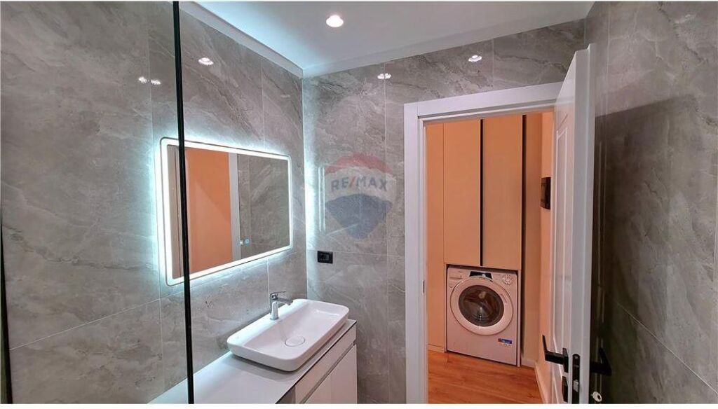 Apartament 1+1 ne shitje vije e pare Lungo Mare, Vlore